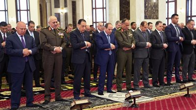 أدى الرئيس السيسي صلاة الجمعة،تزامنًا باحتفالات مصر بيوم الشهيد بمسجد المشير طنطاوي