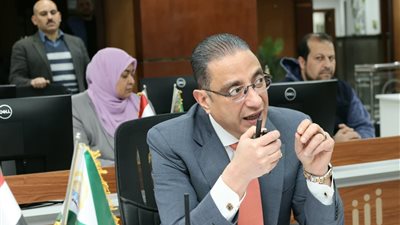 محافظ الجيزة يكلّف بتحسين كفاءة النظافة بشارع عثمان محرم 