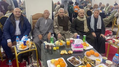 عائلة سلام تجمع كبار عائلات الجزيرة الشقراء على مائدة واحدة في رمضان
