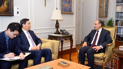 وزير الخارجية يستقبل المبعوث الصيني للشرق الأوسط لبحث التطورات الإقليمية