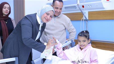  مروة قنصوه تزور مستشفى الناس وتُدخل البهجة على قلوب الأطفال قبل العيد 