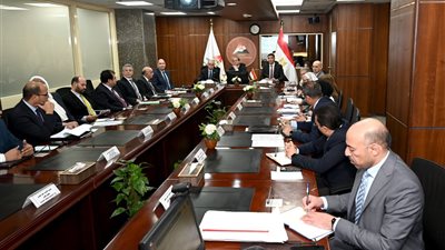وزراء الصناعة والاستثمار والمالية يبحثون مراجعة البرنامج الوطني لتنمية صناعة السيارات