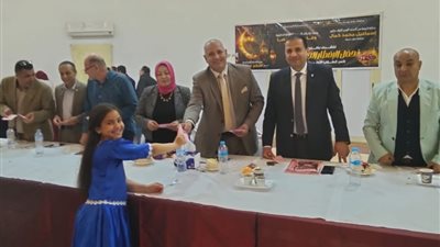 محافظ جنوب سيناء يرعى إفطار الطلاب الأولى بالرعاية ويزرع البهجة في قلوبهم