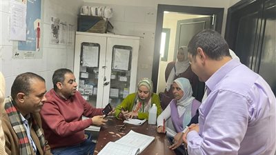 وكيل وزارة الصحة بأسيوط يتابع أعمال القافلة الطبية بحديقة الفردوس