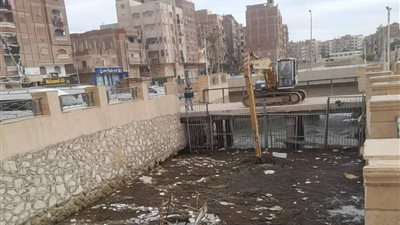 هندسة الري ترسل معداتها لتطهير ترعة السويس من المخالفات والتراكمات