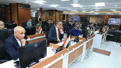 محافظ الجيزة يتابع جهود شفط مياه الأمطار بالطرق والمحاور
