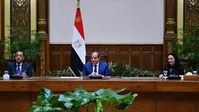 أبرز رسائل السيسي في لقاء المرأة المصرية والأم المثالية