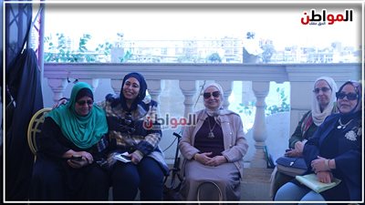 «أم الغلابة» الحاجة عزيزة عبد العليم.. من حلتين وبجور جاز للقاء الرئيس