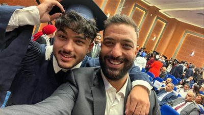 واقعة مثيرة.. تحطيم زجاج سيارة الشرطة خلال السيطرة على نجل أحمد حسام ميدو