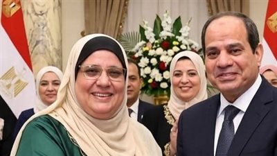 تكريم الحاجة عزيزة عبد العليم بعد مسيرة 36 عاماً في إطعام الطعام