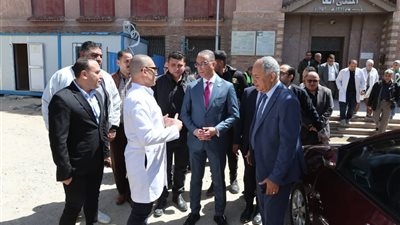 محافظ الجيزة يتابع انتظام سير العمل بمستشفى أم المصريين وتواجد الأطقم الطبية