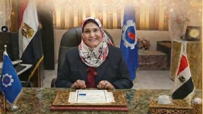مدير تعليم السويس تتابع لتسليم إمتحانات مارس وتشدد على الإنضباط