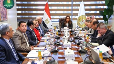 وزيرة التنمية المحلية تتابع تنفيذ المشروعات البيئية والملفات الحيوية