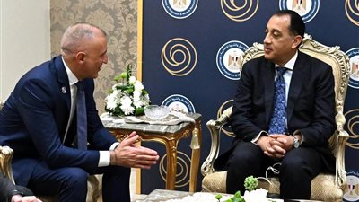 رئيس الوزراء يلتقي الرئيس التنفيذي لعمليات الموارد الطبيعية لشركة 