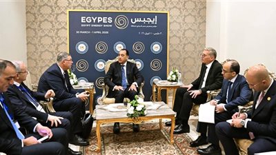 رئيس الوزراء يلتقي رئيس مجلس الإدارة والرئيس التنفيذي لشركة 