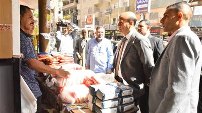 محافظ أسيوط يتفقد منفذ السلع الغذائية الدائم بالقوصية