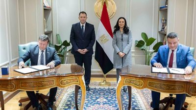 وزيرة التضامن الاجتماعي ومحافظ دمياط يشهدان توقيع