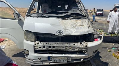 حادث السادات.. إصابة 5 أشخاص في تصادم ميكروباص وربع نقل بالمنوفية