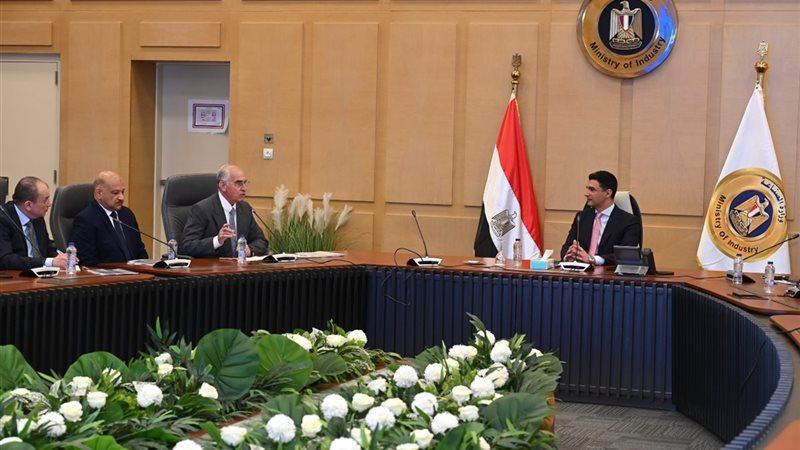 وزير الصناعة.. خطة