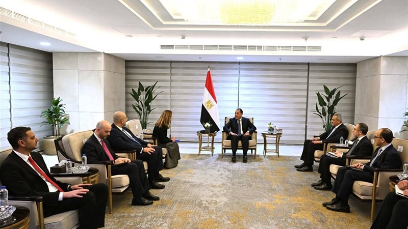 رئيس الوزراء يلتقي