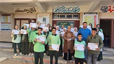 مدرسة المؤانسة الإعدادية المشتركة تكرم طلابها المتفوقين في حفظ القرآن الكريم 