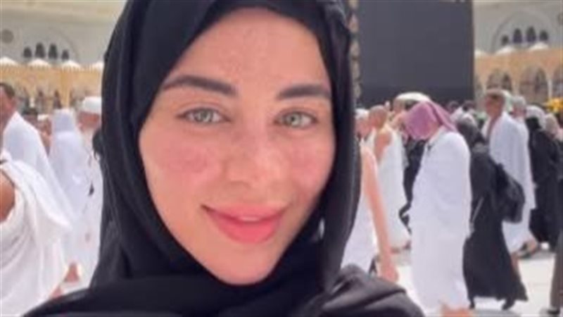 الفنانة يارا السكري