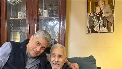أحمد عبد الرحمن أبو زهرة يستغيث: “أبويا على جهاز التنفس وممنوعين نشوفه”