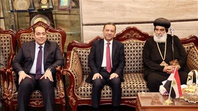 محافظ المنوفية يرسخ قيم الوحدة الوطنية بزيارة الكنيسة الإنجيلية بشبين الكوم