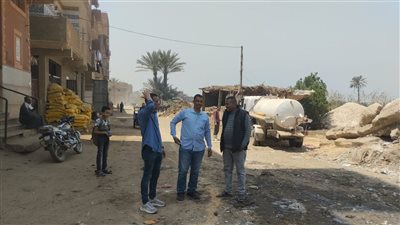 الوحدة المحلية بالمنوات تنفذ حملة نظافة وشفط مياه موسعة بأبو النمرس