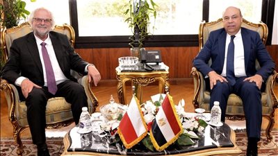 وزير الطيران المدني يبحث تعزيز التعاون الجوي مع بولندا وزيادة الرحلات المباشرة