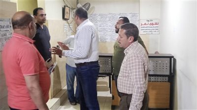 إخلاء عقارين مائلين بكفر طهرمس وفرض كردون أمني.. ومحافظ الجيزة يتابع الموقف