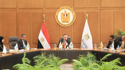 وزير التعليم العالي في اجتماع موسع بممثلي الاتحادات الطلابية والأسر المركزية