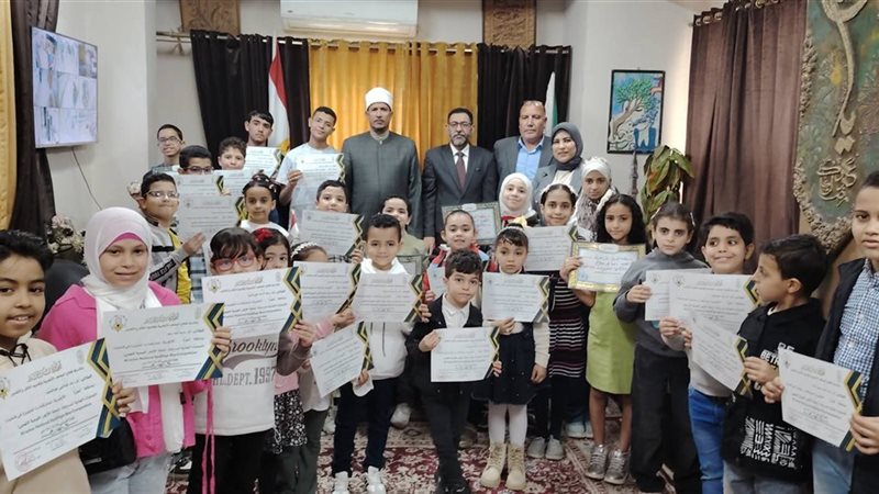 تكريم الطلاب بحضور قيادات الجيزة الأزهرية