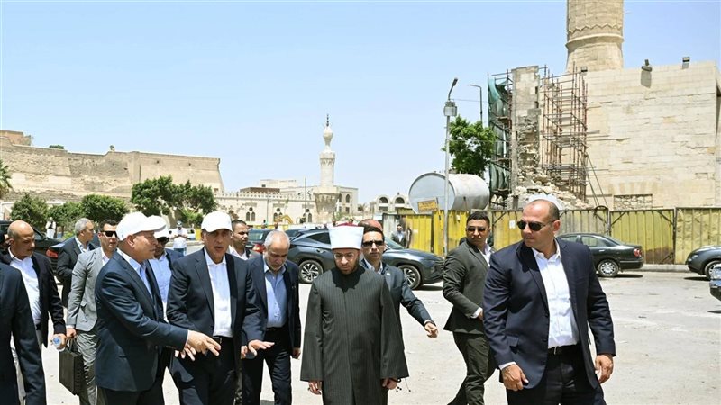 مدبولي يتفقد مسجد
