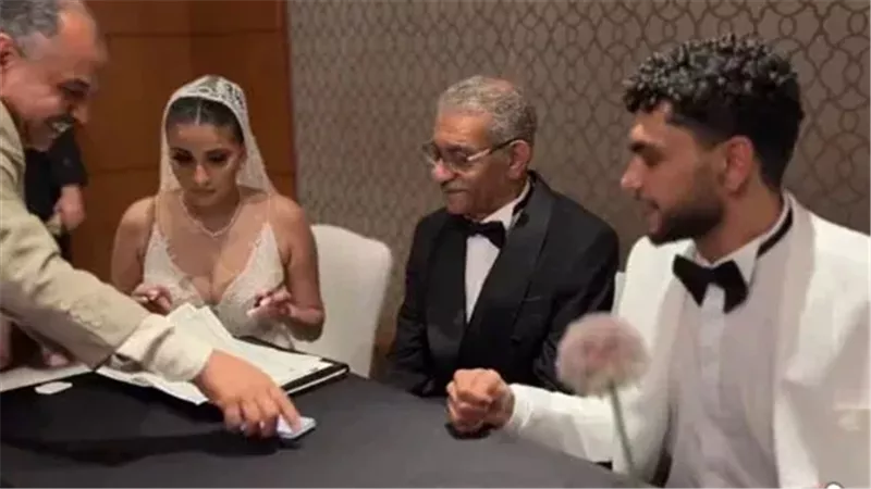 سيد رجب يحتفل بزفاف
