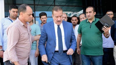 محافظ بورسعيد يتحرك لحل أزمة التزاحم داخل التأمين الصحي الشامل