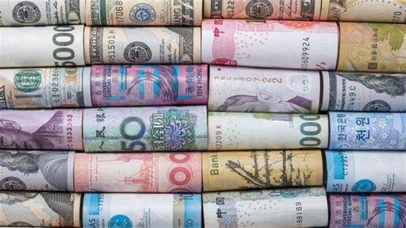 آخر تحديث لأسعار العملات.. الدولار ينخفض والدينار يصعد
