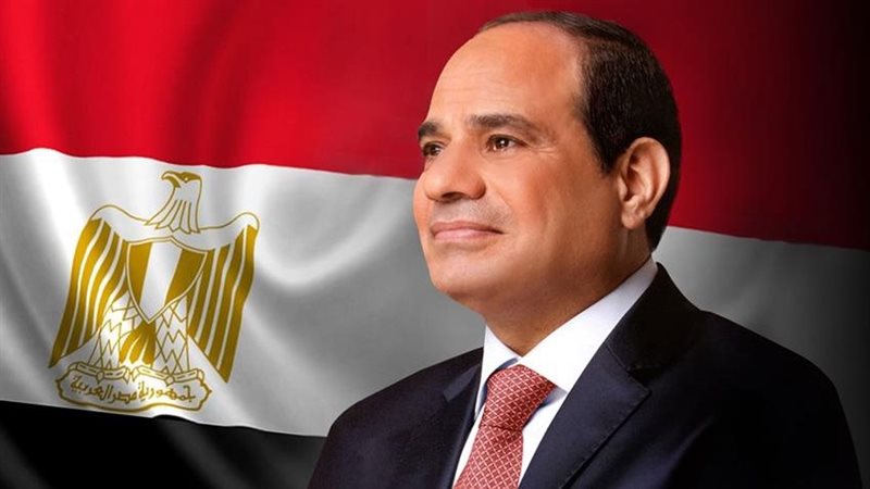 الرئيس السيسي يستقبل منتخب مصر في مدينة العلمين