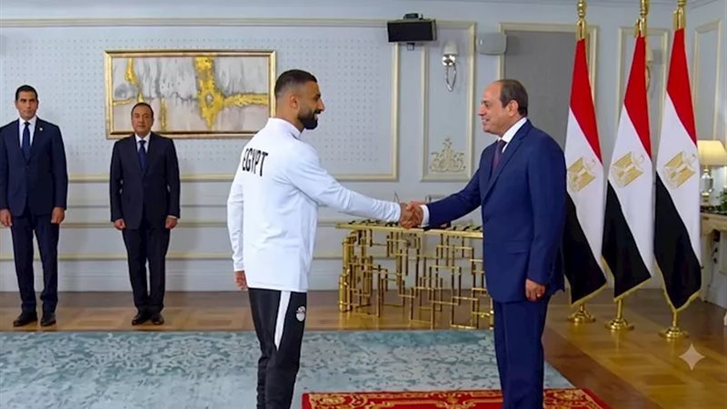 ماذا دار بين الرئيس السيسي ومحمد صلاح في لقاء منتخب مصر؟