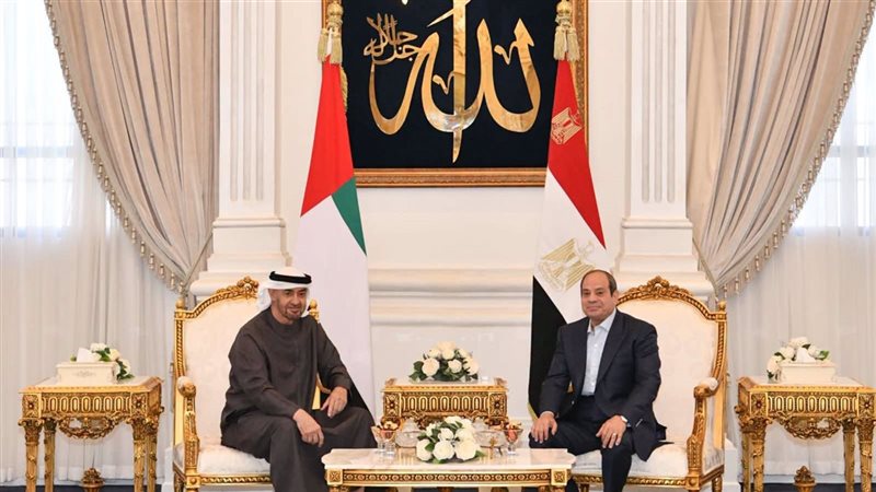 الرئيس السيسي يستقبل الشيخ محمد بن زايد في مطار العلمين
