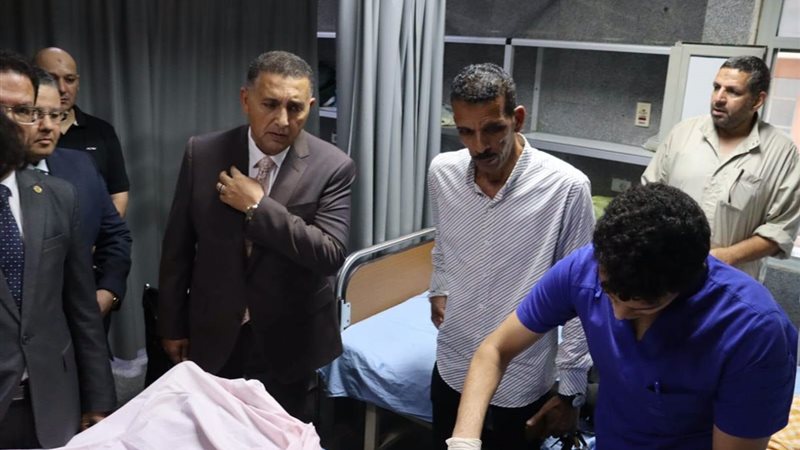 محافظ القليوبية يتابع علاج مصابي حادث الطريق الحر 