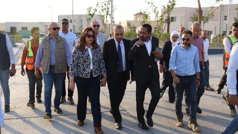 وزيرة التنمية المحلية والبيئة تتفقد المدينة المتكاملة 