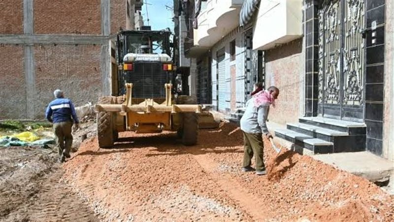 بدء رصف المدخل الثاني