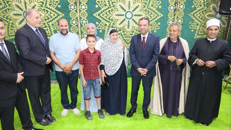 محافظ المنوفية يفاجئ أولياء أمور الأوائل بهدية عمرة مجانية